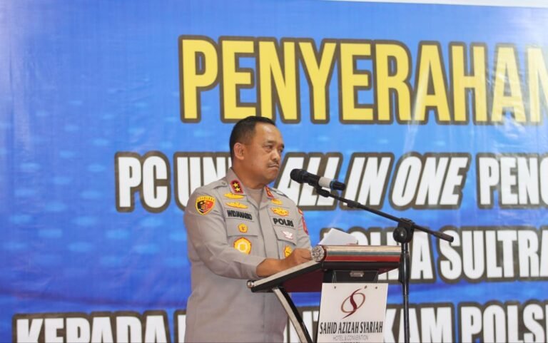Kapolda Sultra Serahkan 107 PC Intelkam untuk Polsek