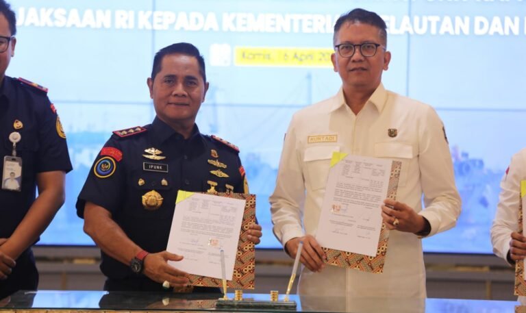 Kejaksaan Serahkan 4 Kapal Rampasan ke KKP, Perkuat Pengawasan Laut