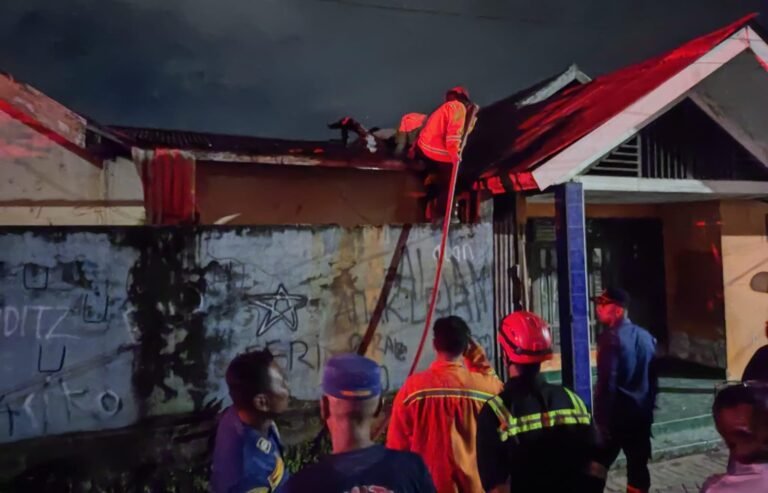 Kebakaran Rumah Kosong di Kendari Diduga Akibat Korsleting Listrik