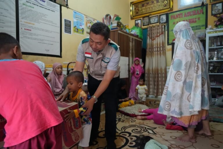 YBM PLN Sulselrabar Salurkan Bantuan untuk Panti dan Dhuafa