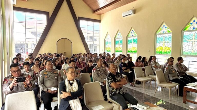 Polda Sultra Gelar Ibadah Paskah, Perkuat Iman Personel