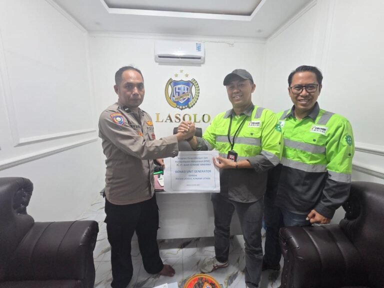 PT Bumi Konawe Minerina Serahkan Genset ke Polsek Lasolo