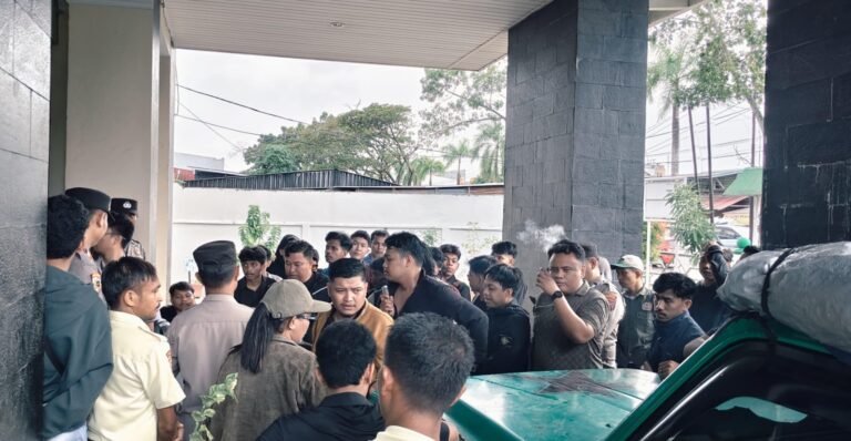Aktivis Sultra Demo KPKNL Kendari, Soroti Dugaan Lelang Bermasalah