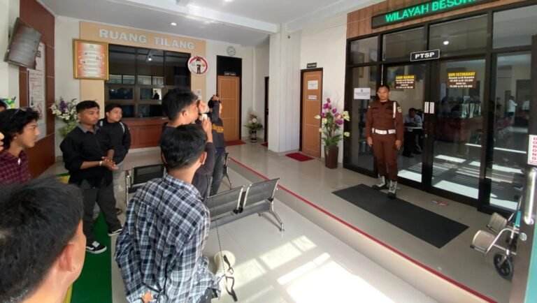 Demo di Kejari Kendari, AKAR Desak Usut Korupsi Pedestrian MTQ