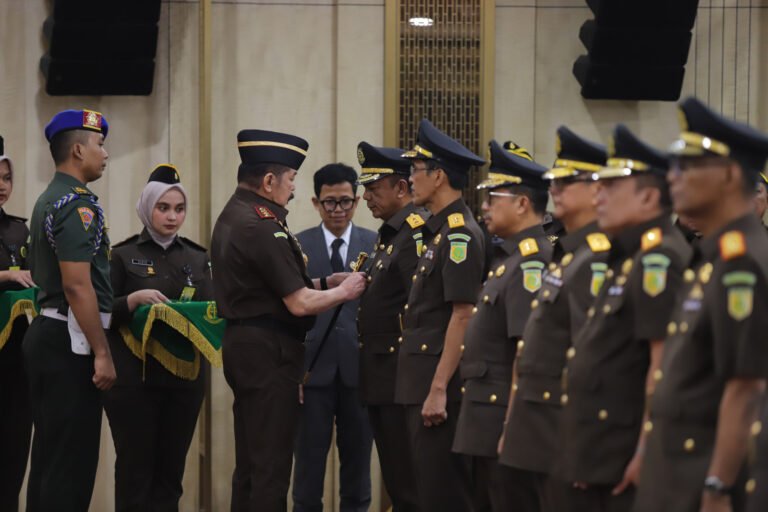 Jaksa Agung Lantik 30 Pejabat, Kajati Sultra Resmi Berganti