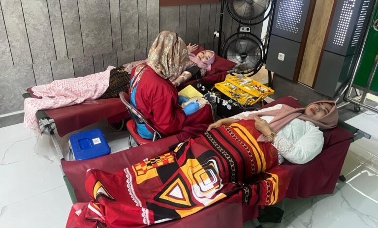 Srikandi PLN Sulselrabar Rayakan Kartini Lewat Aksi Sosial Nyata
