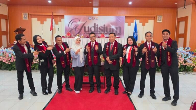 Dirkrimsus Polda Sultra Raih Magister Hukum di UHO