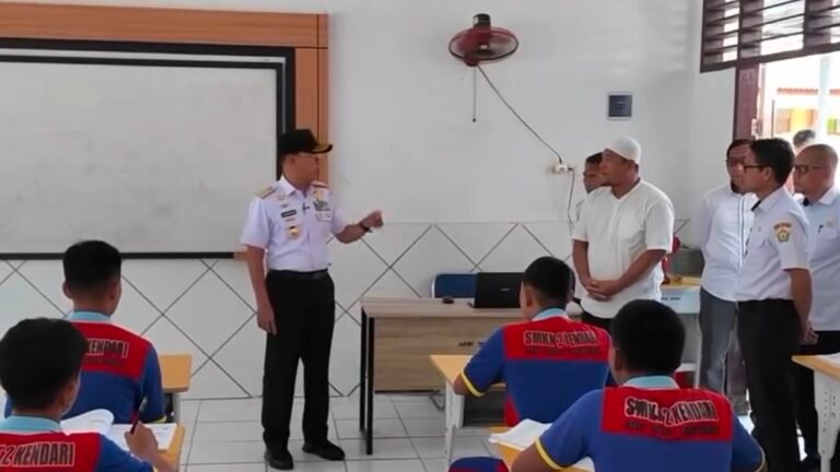 Sidak SMKN 2 Kendari, Gubernur Sultra Soroti Disiplin Siswa