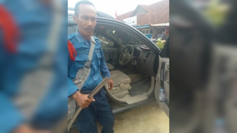 Damkar Kendari Evakuasi Mobil Terkunci di Kadia, Selesai 15 Menit