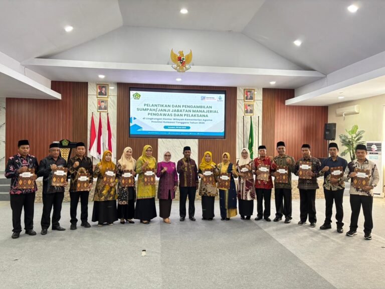 Kakanwil Kemenag Sultra Lantik Pejabat, Tekankan Budaya Kerja Responsif