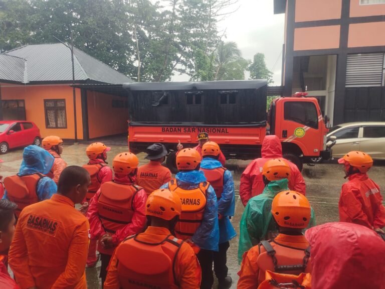 Basarnas Kendari Kerahkan 33 Personel Evakuasi Banjir di Kota Kendari