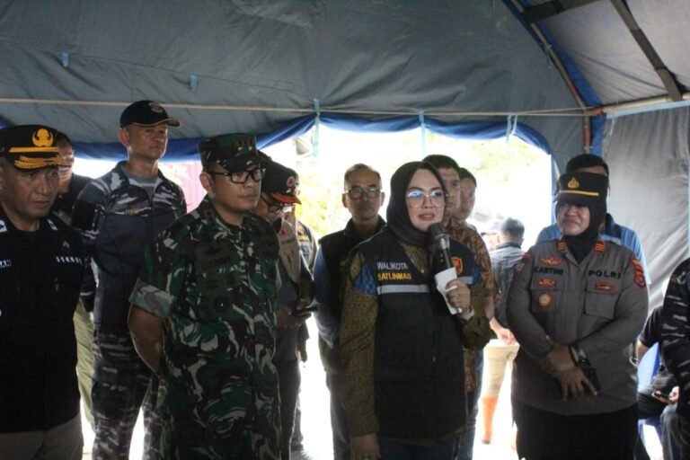 Pemkot Kendari dan TNI-Polri Salurkan Bantuan Korban Banjir