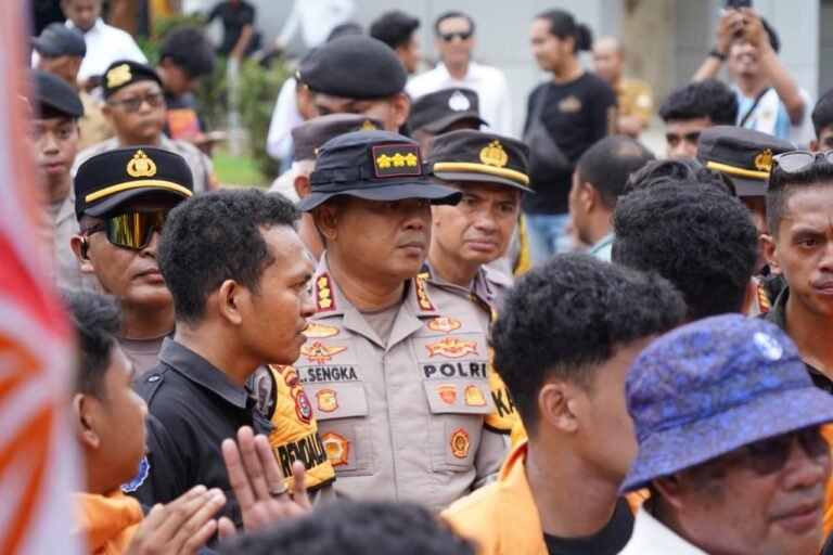 Polresta Kendari Kawal Aksi Mahasiswa di DPRD Sultra Berlangsung Kondusif