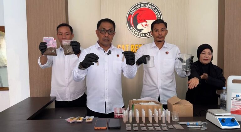 Polresta Kendari Bongkar Pabrik Tembakau Sintetis di BTN Djavino