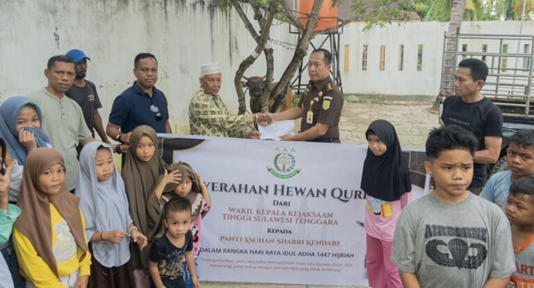 Kejati Sultra Salurkan Hewan Kurban ke Dua Panti Asuhan