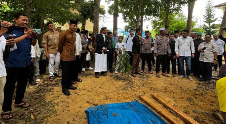 Polda Sultra Bagikan Ribuan Kupon Kurban untuk Warga dan Pesantren