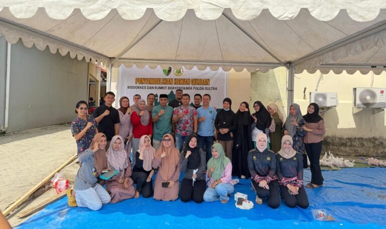 Bid Dokkes Polda Sultra Bagikan 187 Kilogram Daging Kurban