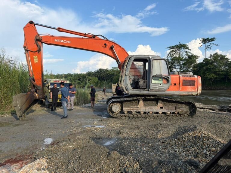 Polres Konawe Amankan Excavator Tambang Pasir Ilegal di Tuoy