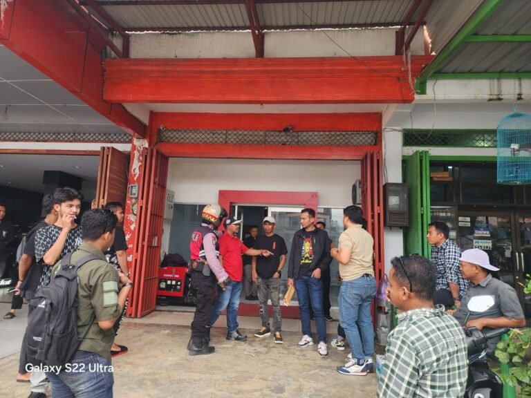 Debitur Datangi Kantor CIMB Niaga Finance Gegara Penarikan Mobil Honda Brio