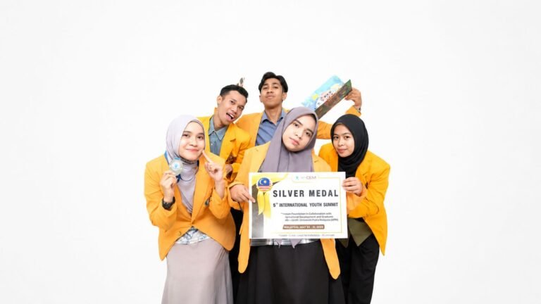 Lima Mahasiswa UHO Raih Medali Perak di Malaysia