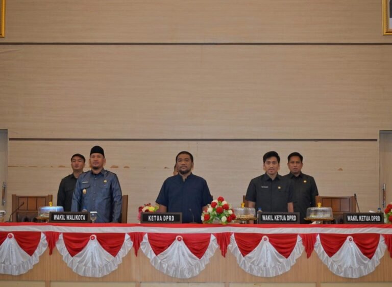 Pemkot Kendari Serahkan Raperda Pertanggungjawaban APBD 2025 ke DPRD