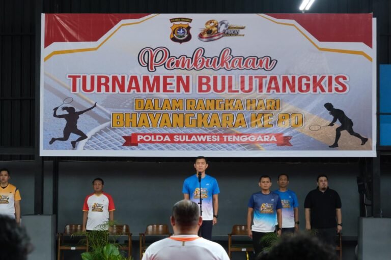 Kapolda Sultra Buka Turnamen Bulutangkis Hari Bhayangkara ke-80
