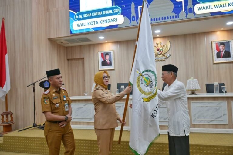Wali Kota Kendari Lepas Kafilah MTQ dan Salurkan Hibah