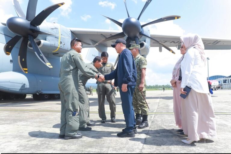 Gubernur Sultra Tinjau Airbus A400M TNI AU di Bandara Haluoleo