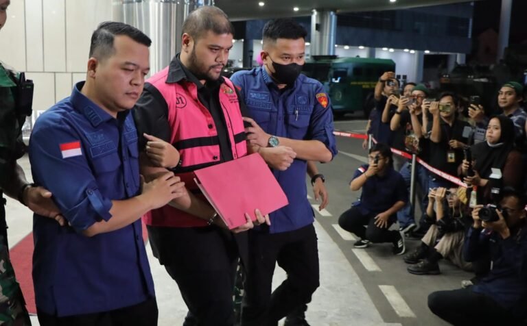 Kejagung Tahan Pengendali Yayasan MBG Tersangka Korupsi