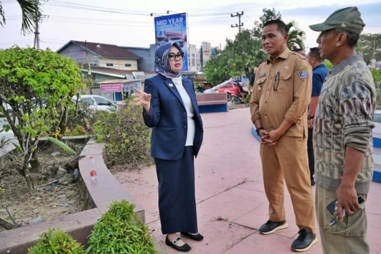 Wali Kota Kendari Tinjau Penataan Taman Bundaran Adi Bahasa