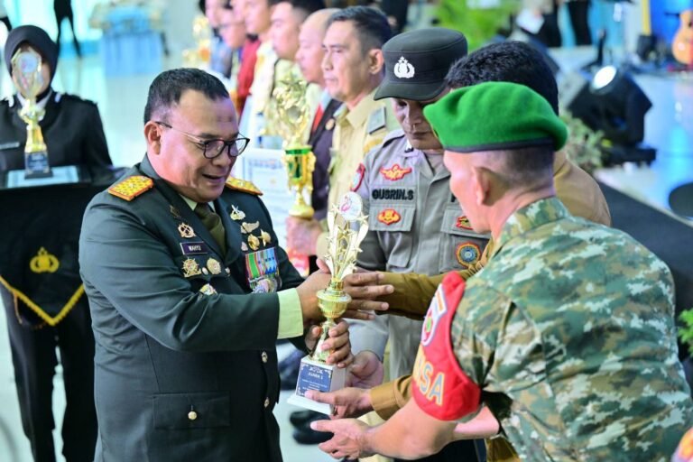 Danrem 143 Halu Oleo Hadiri Peringatan Hari Bhayangkara ke-80 di Polda Sultra