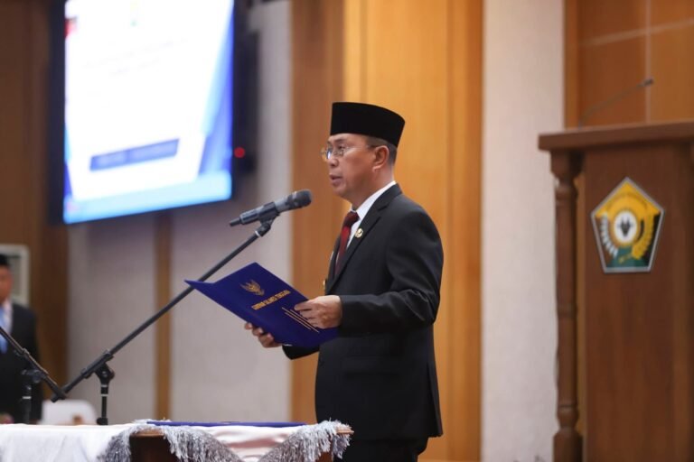 Gubernur Sultra Lantik 26 Pejabat, Burhanuddin Jabat Kadis Dukcapil