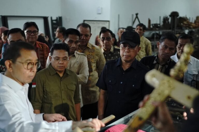 Fadli Zon: Lukisan Purba Muna Berusia 67.800 Tahun, Tertua di Dunia