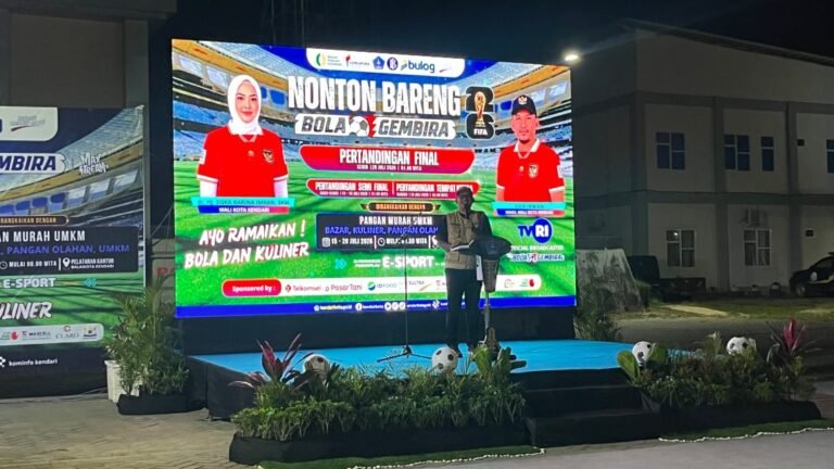 Pemkot Kendari Gelar Nobar Bola Gembira dan Pangan Murah UMKM