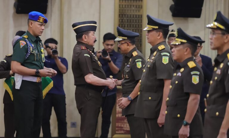 Jaksa Agung Lantik Enam Pejabat Kejaksaan, Tekankan Integritas dan Soliditas