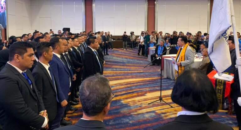 Otto Hasibuan Lantik Pengurus PERADI Kendari, Tekankan Integritas Advokat