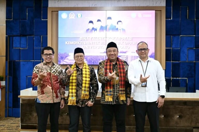 Komisi X DPR Bahas RUU Sisdiknas Bersama UHO di Kendari