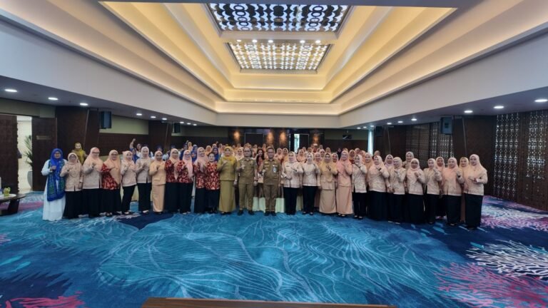 Sekda Kendari Dorong Perempuan Perkuat Literasi Digital Keluarga ASN