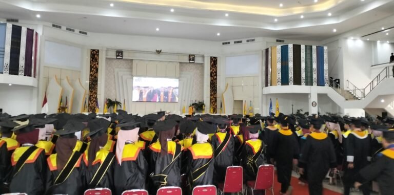 UHO Wisuda 732 Lulusan, Rektor Tekankan Adaptasi Hadapi Dunia Kerja