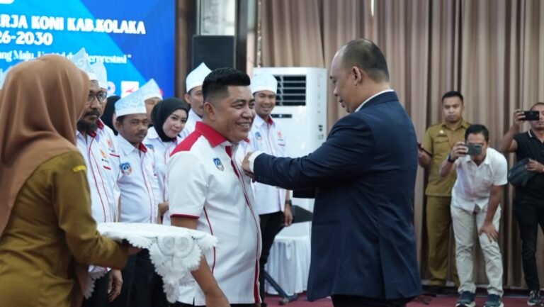 Andi Ady Aksar Lantik Wakil Bupati Husmaluddin sebagai Ketua KONI Kolaka